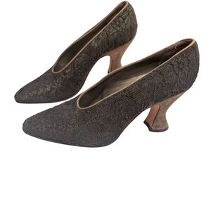 Via Spiga Black Lace-Textured Pumps with Tan Trim